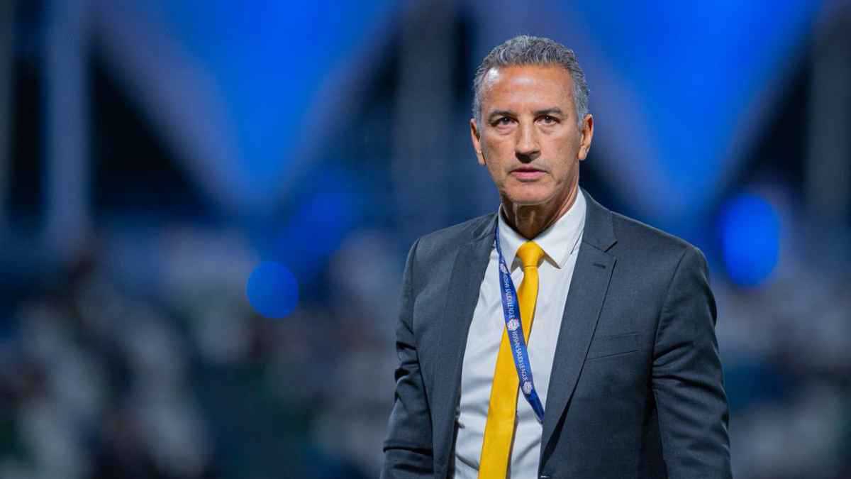 مدرب التعاون يصدم الهلال السعودي