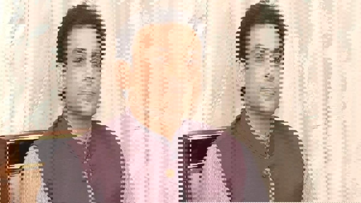 نجل رئيس الوزراء الباكستاني يتولى منصب حاكم ولاية البنجاب