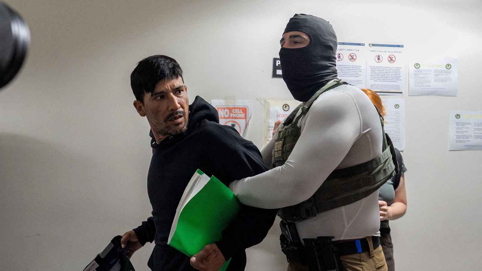 ترامب يدفع بـ "المارينز" لمواجهة المهاجرين