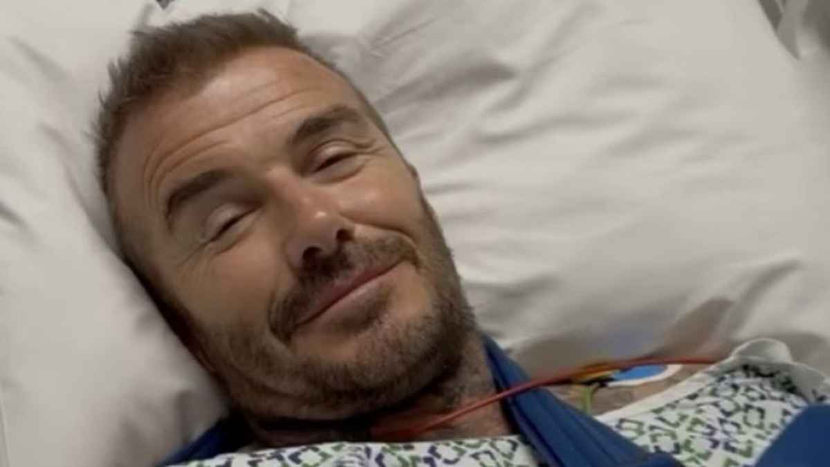 قصة غريبة.. ما سر نقل ديفيد بيكهام إلى المستشفى؟ (صورة)