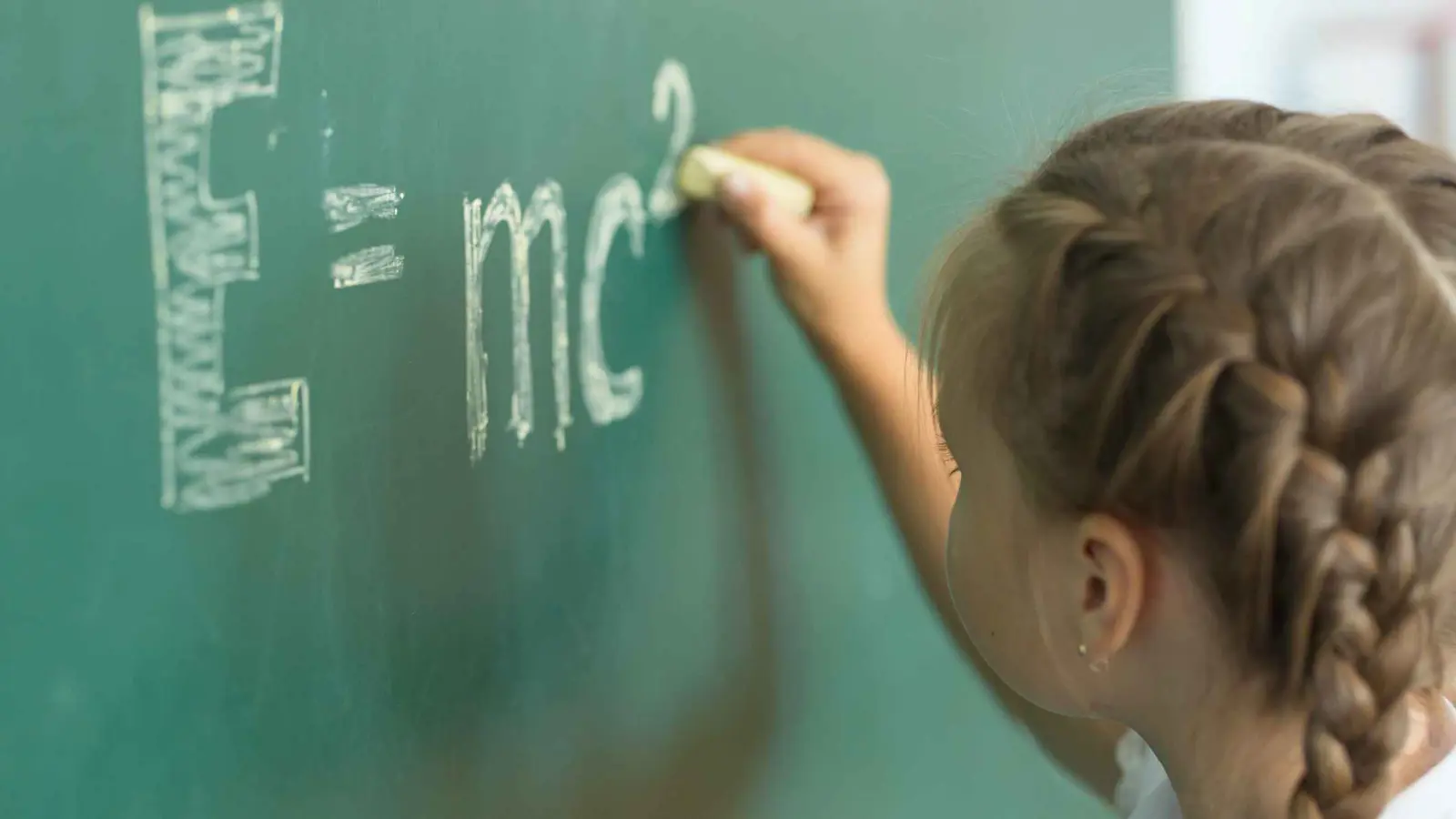 ماذا تفعل إذا برع طفلك في مواد دراسية وأخفق في أخرى؟