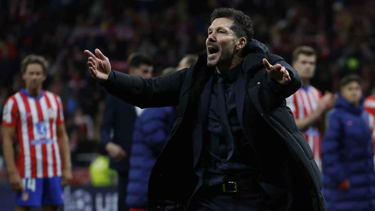 رفع يده.. نجم ريال مدريد يسخر بشدة من تصريحات سيميوني (فيديو وصورة)