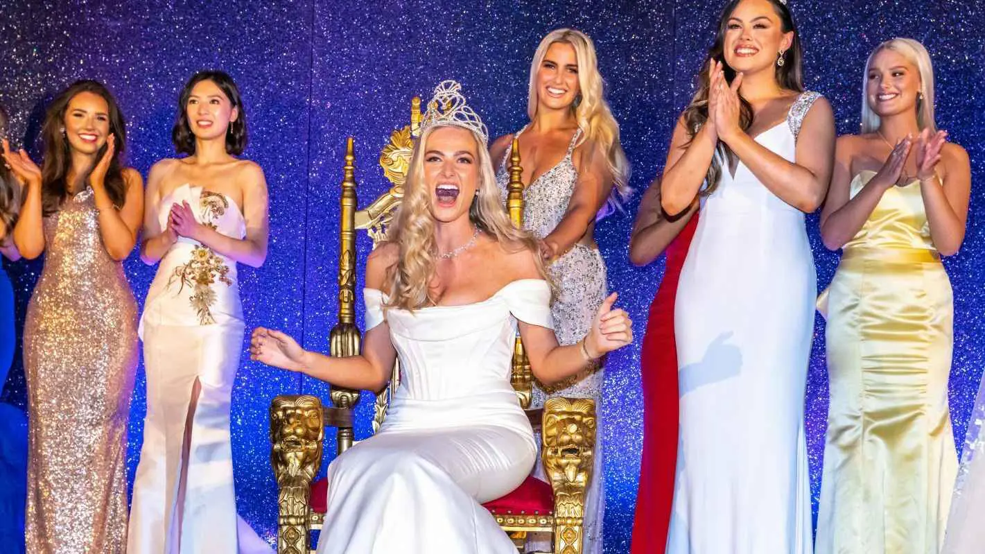 "عضت حارس أمن وأهانته".. تجريد ملكة جمال اسكتلندا من لقبها