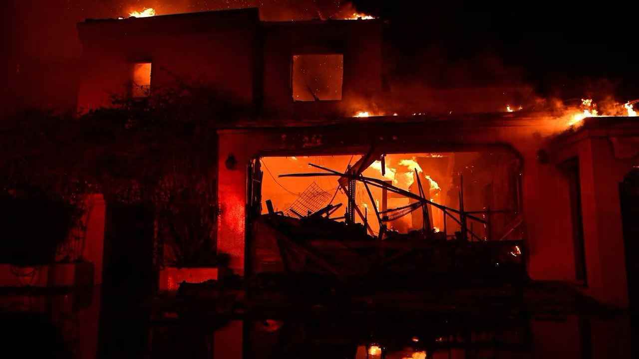 "دون تفسير".. 13 حريقا غامضا تلتهم المنازل في ليبيا (فيديو)