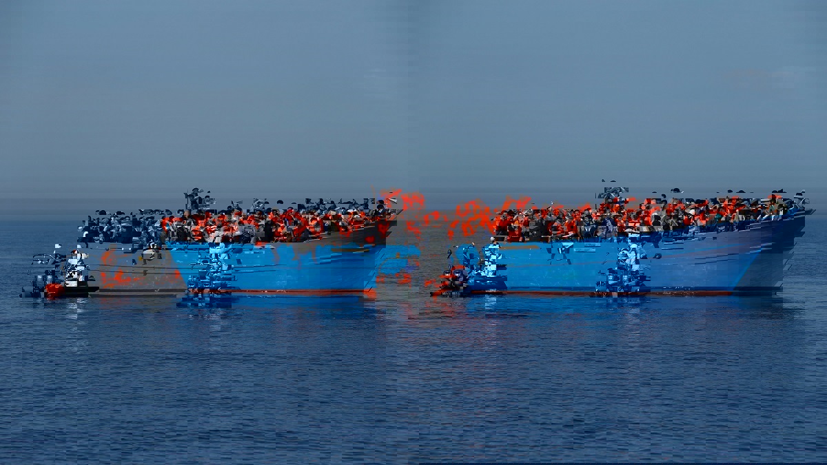 إنقاذ 122 مهاجرًا غير شرعي قبالة سواحل ليبيا