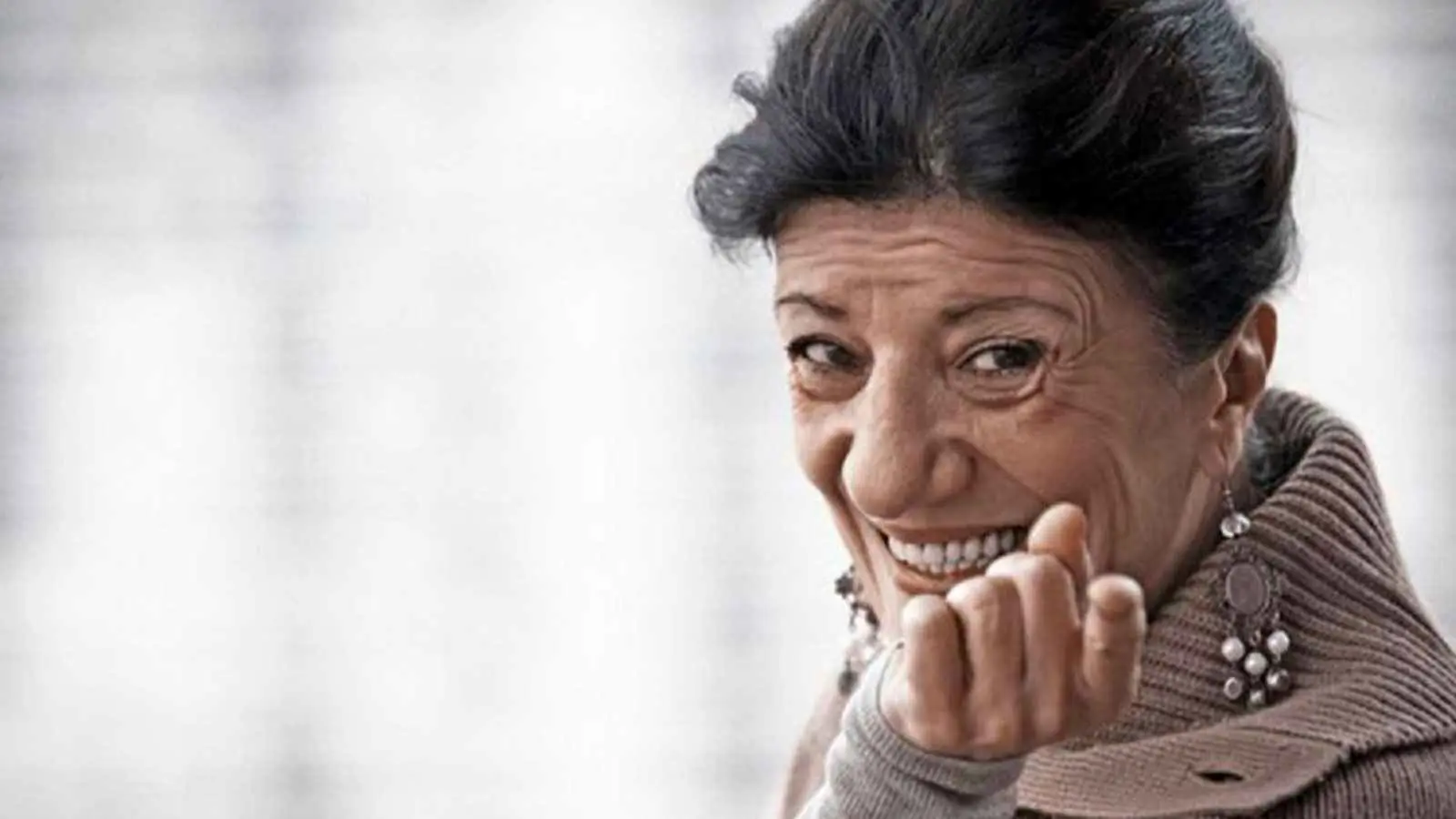 "بمكالمة مسربة".. احتجاز ممثلة جزائرية يثير ضجة من جديد