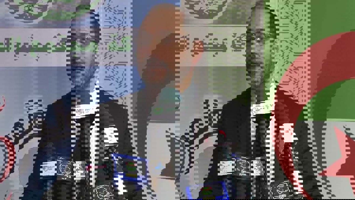 الجزائر.. زعيم حركة "مجتمع السلم" يطالب بلقاء قائد أركان الجيش الجزائري لبحث الأزمة‎