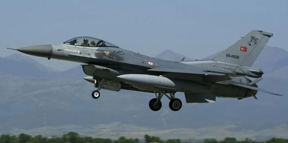 المرصد السوري: طائرات تركية تهاجم قوات موالية للنظام في عفرين‎