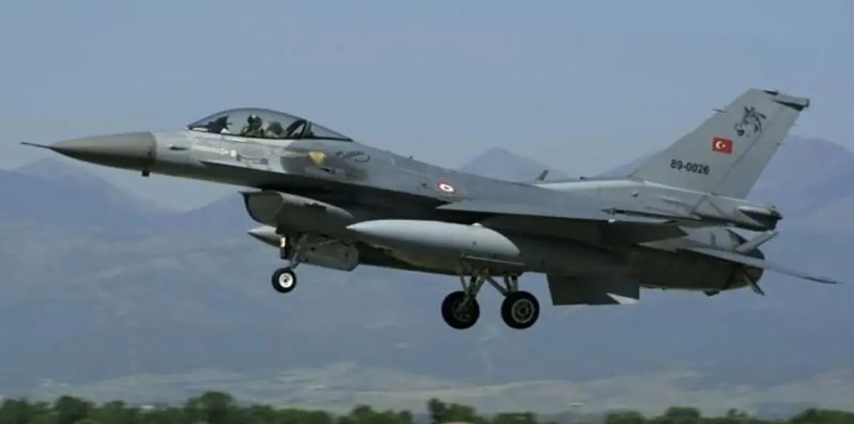 المرصد السوري: طائرات تركية تهاجم قوات موالية للنظام في عفرين‎