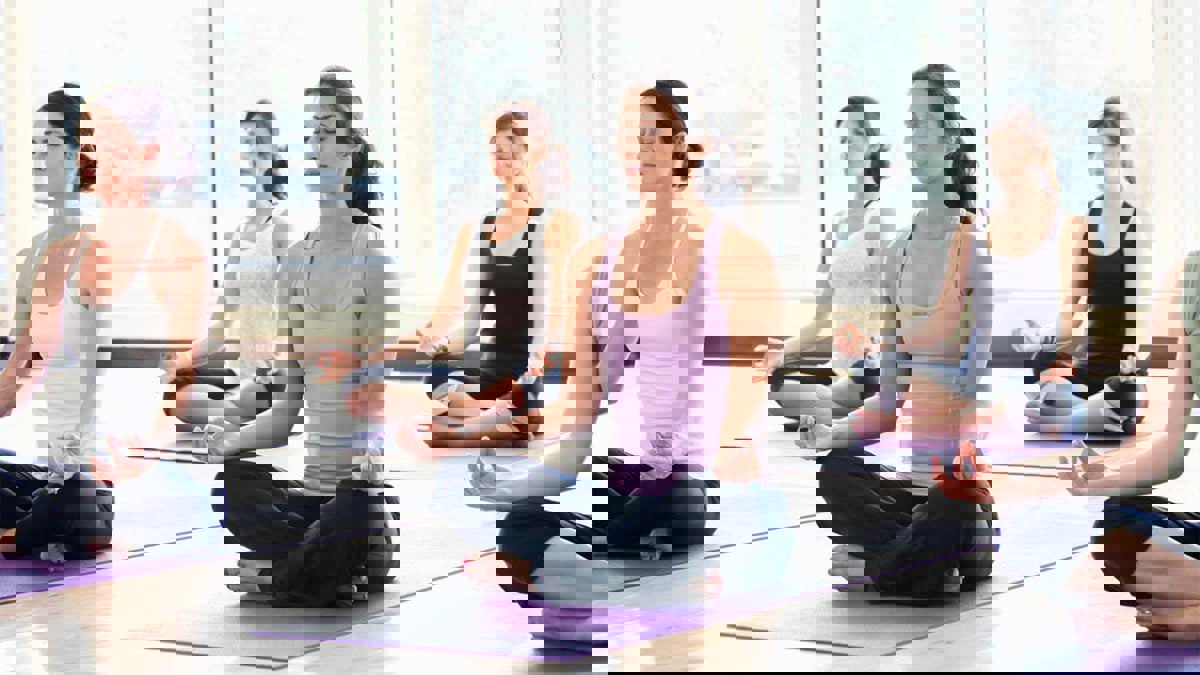 جدل في الكويت بعد إيقاف فعالية "فتيات اليوغا" في البر