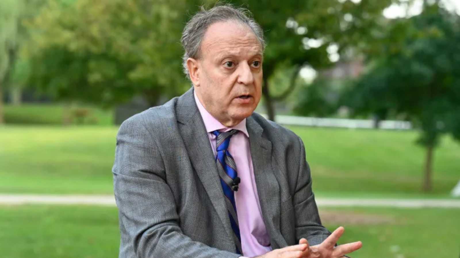 "مهندس الصفقات السرية" لأهالي الرهائن: قصف الدوحة أحبط عودة أبنائكم