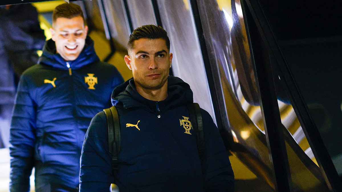 مقطع اليوم.. رونالدو يتأثر ببكاء طفل ويلبي طلبه فورا (فيديو)