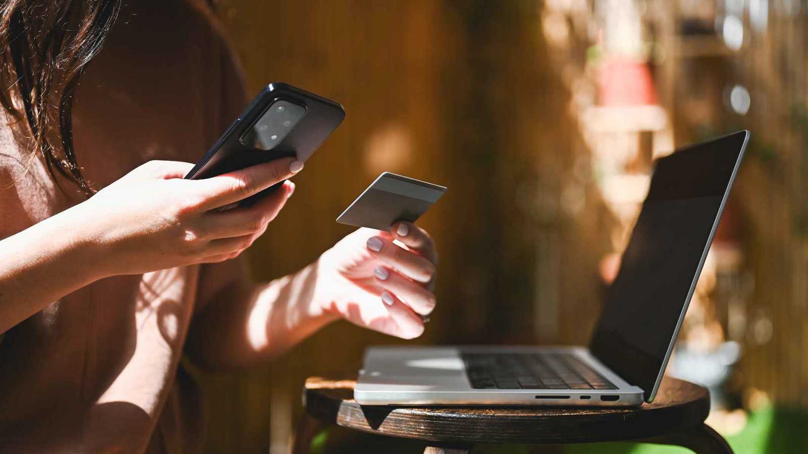 شابة تتعرض لعملية احتيال باهظة عبر إعلان وظيفة مزيفة