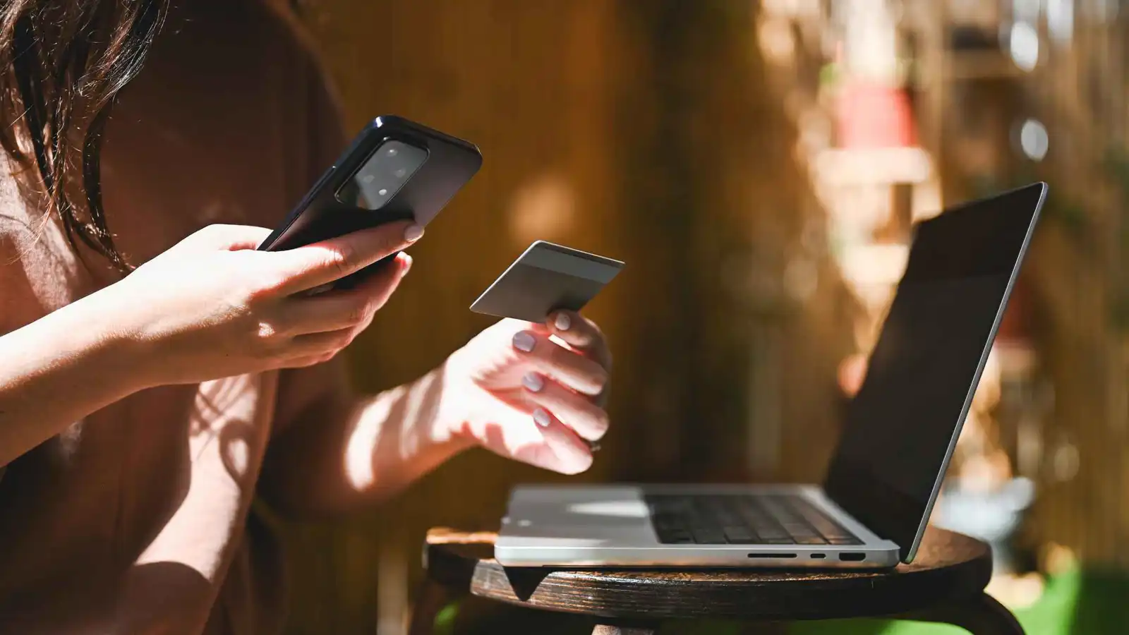 شابة تتعرض لعملية احتيال باهظة عبر إعلان وظيفة مزيفة