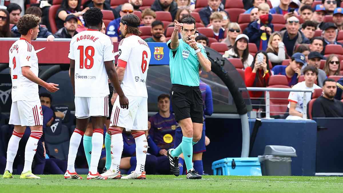 "أرشيفو فار" يحسم الجدل حول صحة ركلتي جزاء برشلونة أمام إشبيلية (صور) 