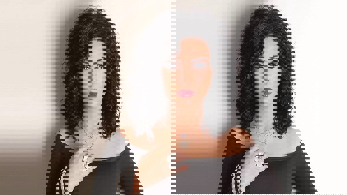 صفاء سلطان تقلد أصالة وأحلام ونجوى كرم بشكل مذهل (فيديو)