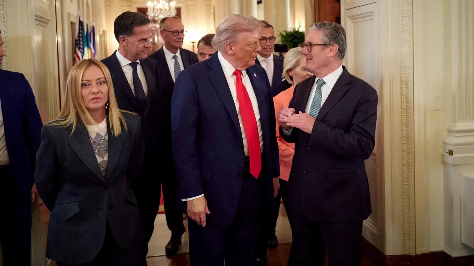 خفايا خطة ترامب لأوكرانيا.. هل تشعل "صراعاً صامتاً" مع  أوروبا؟