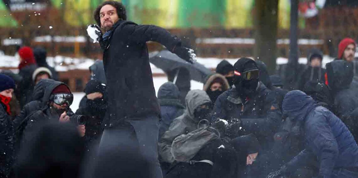 اعتقال 44 شخصًا شاركوا بمظاهرة معادية للإسلام في كندا