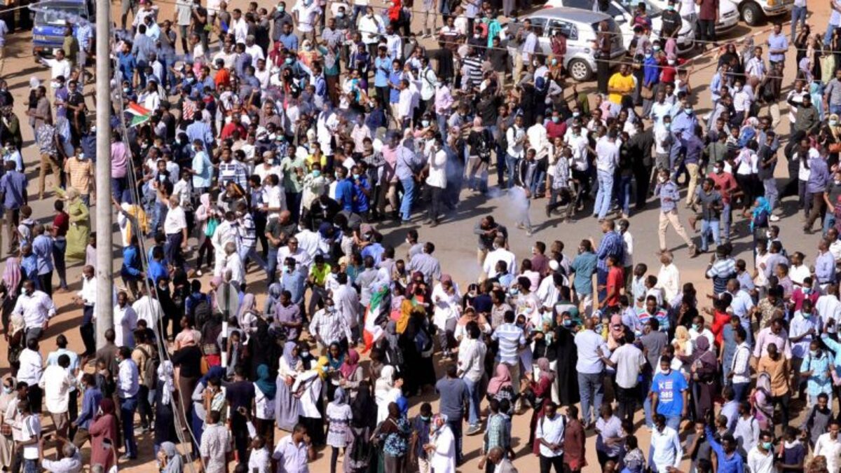 الشرطة السودانية تنفي إطلاقها رصاصًا حيًا أثناء احتجاجات الخميس في الخرطوم