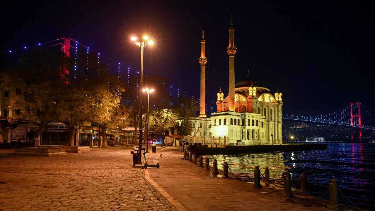 إخلاء فندق بعد وفاة 3 سياح في إسطنبول التركية