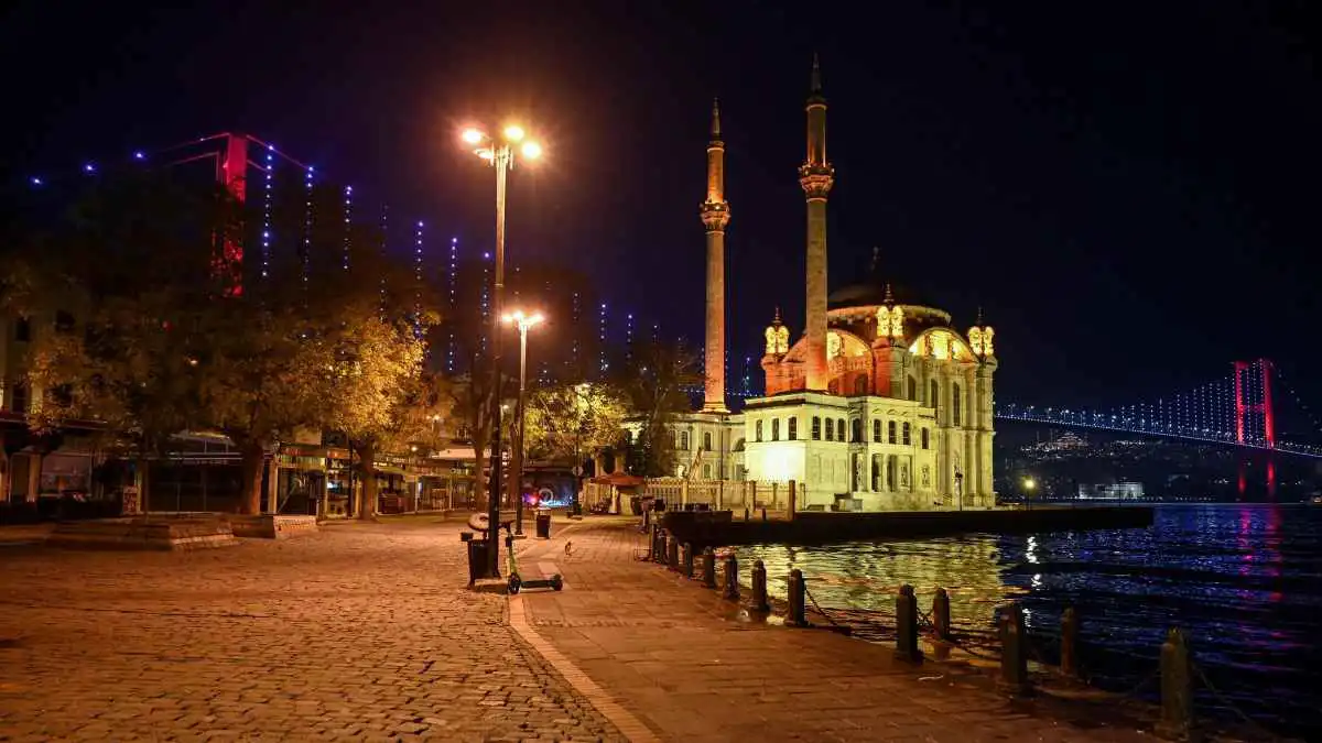 إخلاء فندق بعد وفاة 3 سياح في إسطنبول التركية