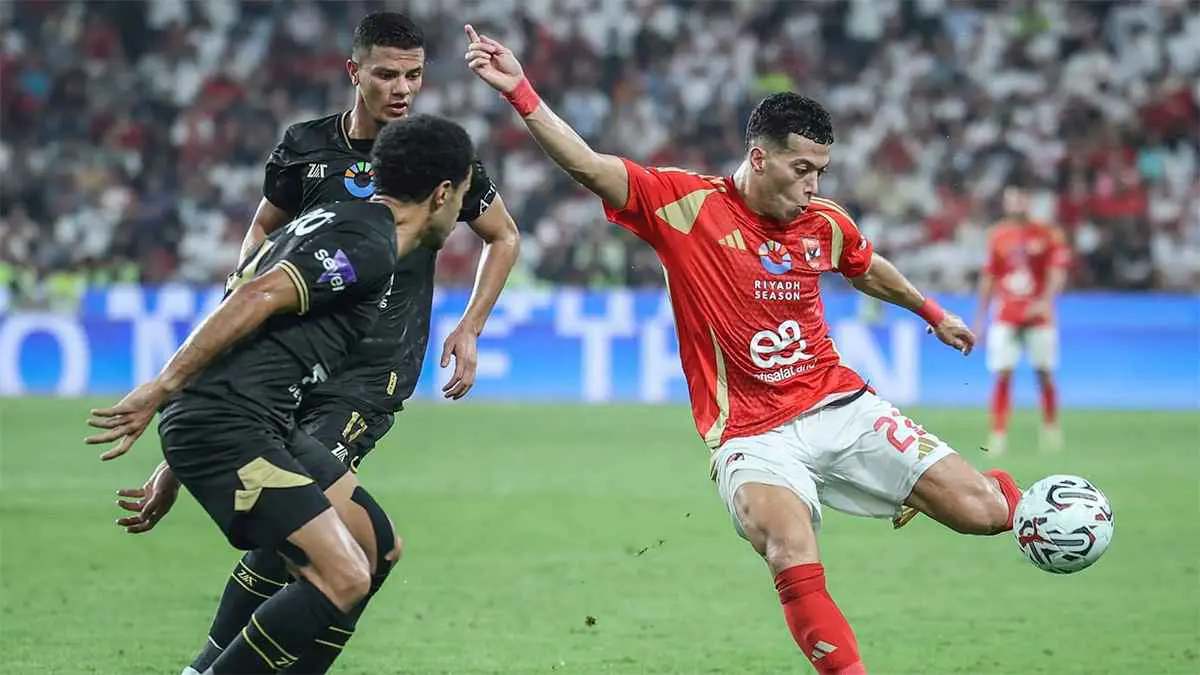 أسطورة الزمالك يطالب بعودة إمام عاشور لمنتخب مصر