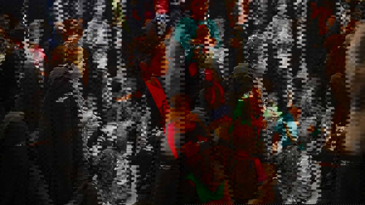 "القفص".. وثائقي يروي حكاية شابة فرنسية عاشت بمعسكرات "داعش" في سوريا