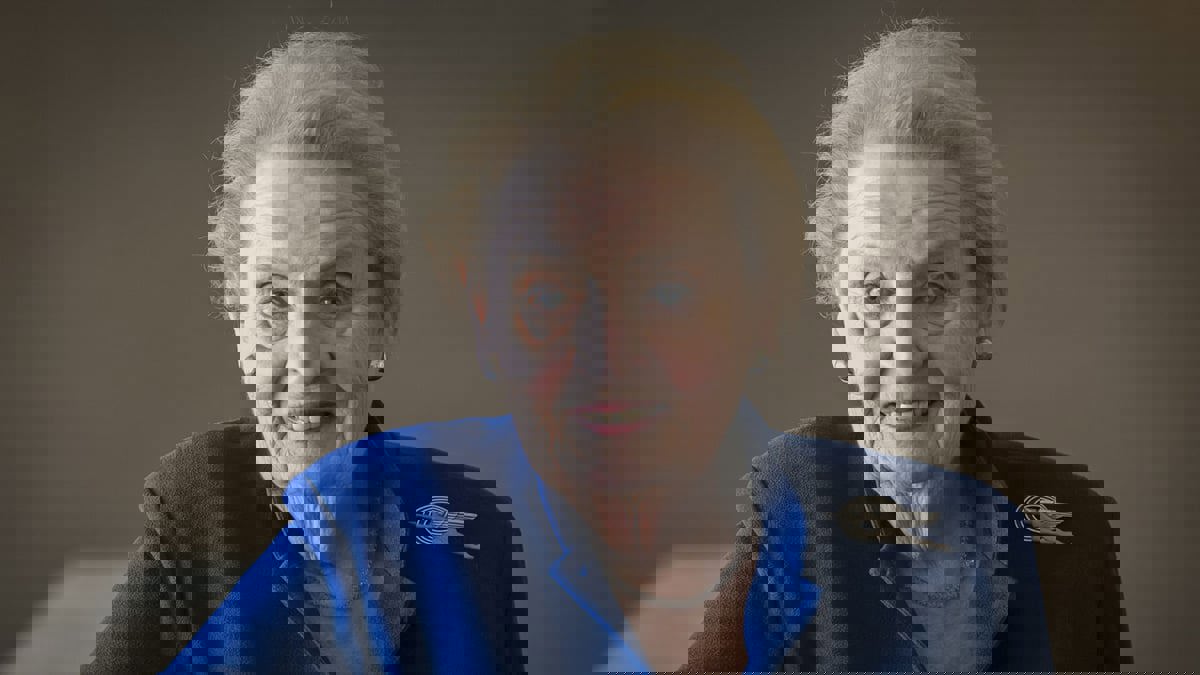 مادلين أولبرايت.. "دبلوماسية الدبابيس" والرسائل السياسية