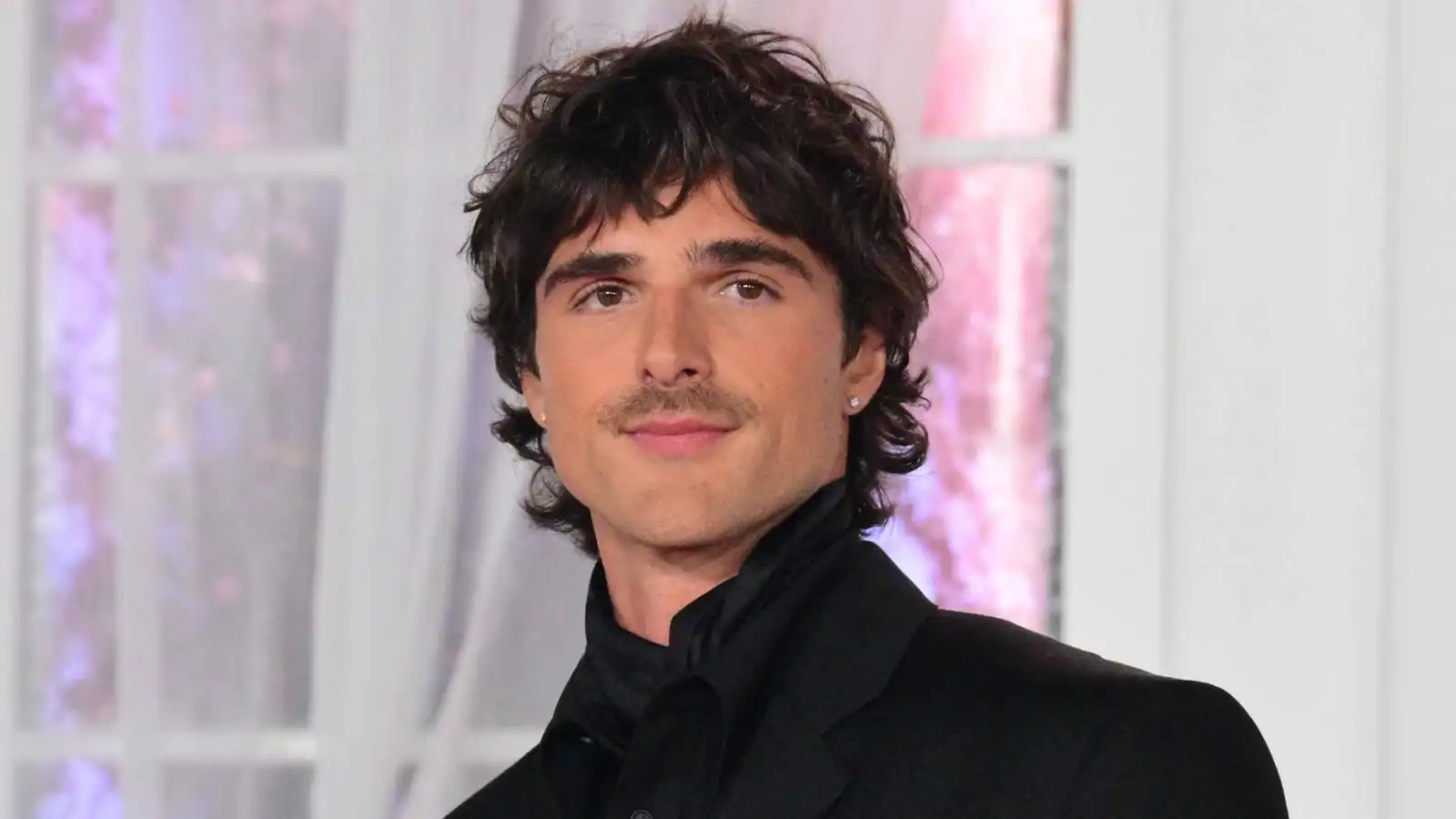 جاكوب إلوردي يتصدر قائمة المرشحين لتجسيد دور "جيمس بوند"