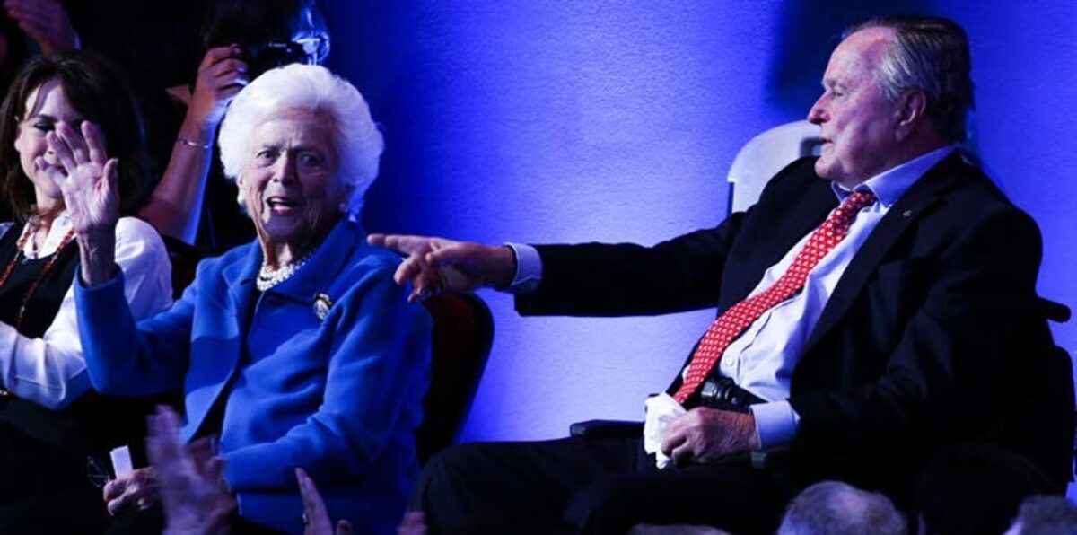 بوش الأب سيصوت لهيلاري كلينتون