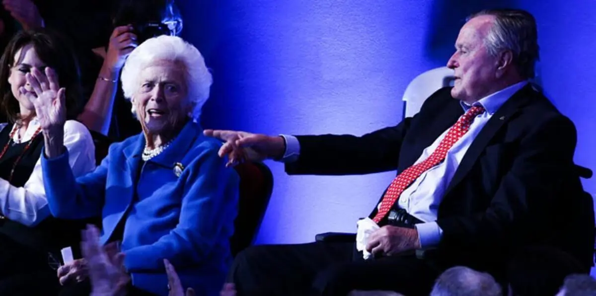 بوش الأب سيصوت لهيلاري كلينتون