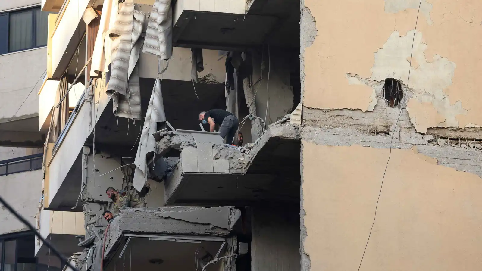 إسرائيل تعلن استهداف "الرجل الثاني" في حزب الله أبو علي الطبطبائي (فيديو)