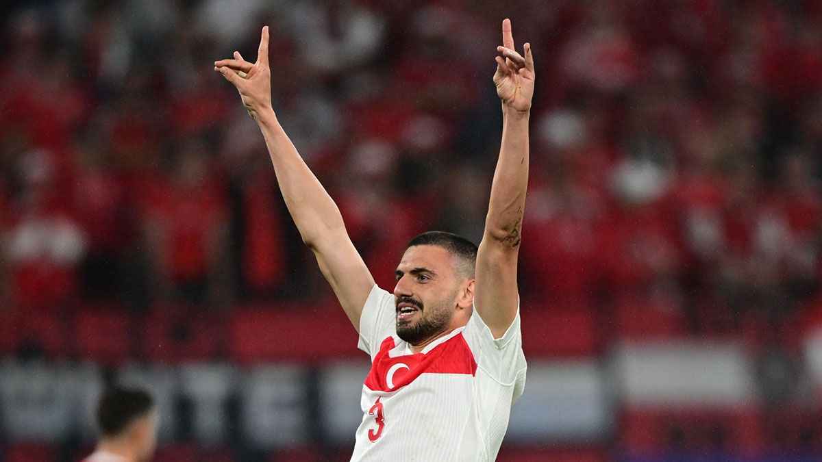 "يويفا" يفتح تحقيقًا ضد ديميرال بسبب احتفاليته أمام النمسا