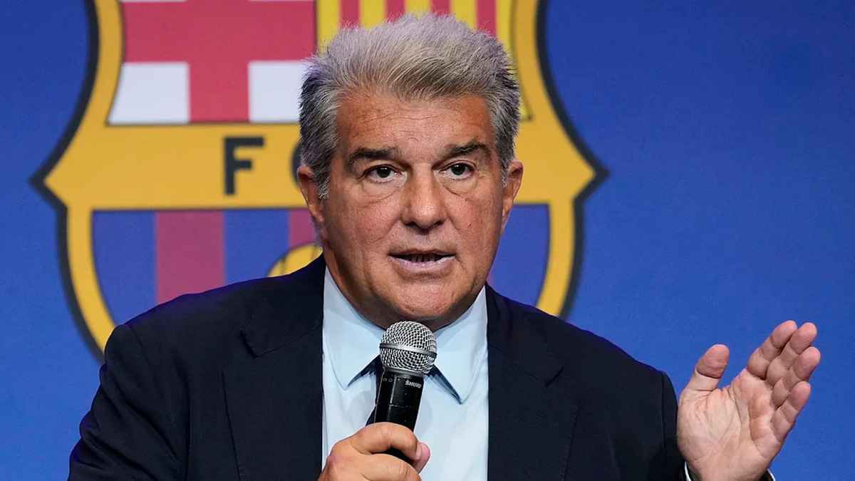 رد مفاجئ من لابورتا بشأن إمكانية عزل تيباس بسبب برشلونة