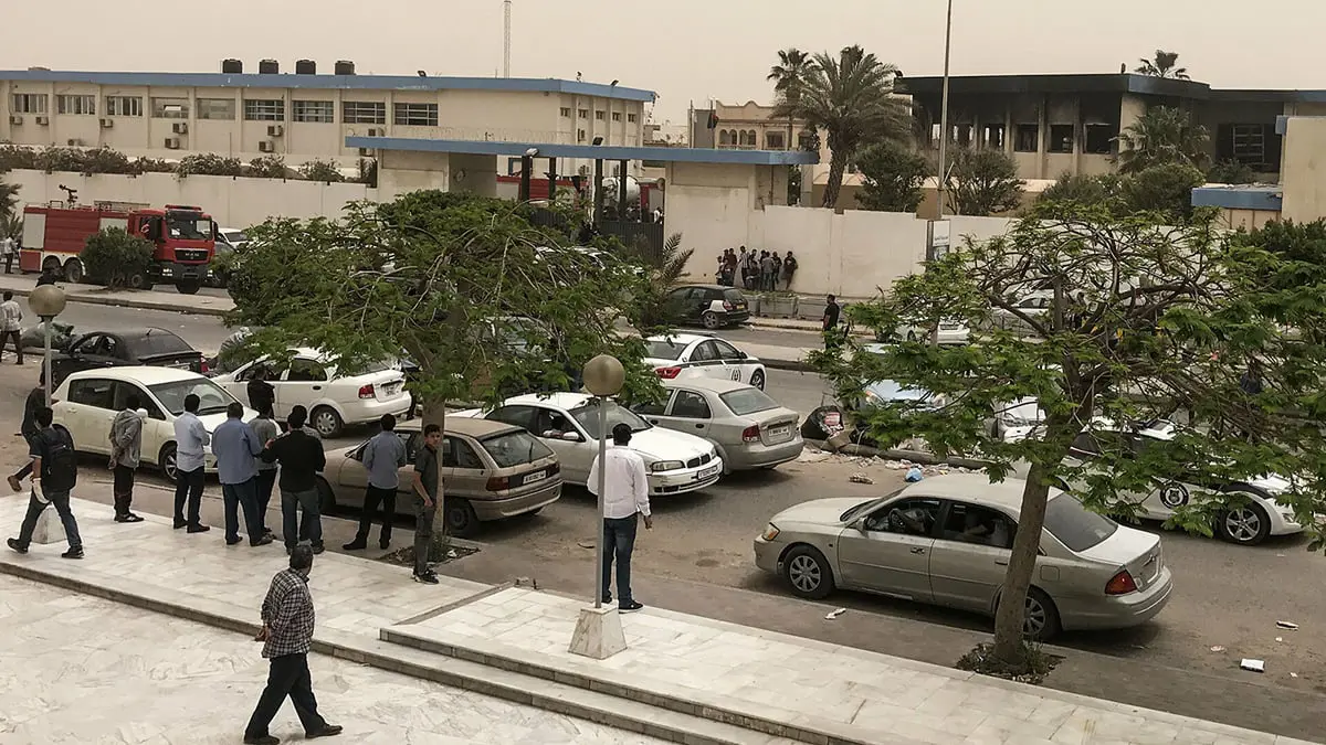 ليبيا.. الميليشيات تقيم خيمة اعتصام أمام مقر مفوضية الانتخابات بطرابلس