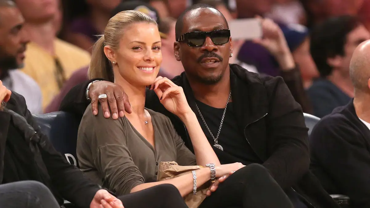 صورة تنشر لأول مرة.. الممثل الأمريكي إيدي ميرفي وأطفاله العشرة