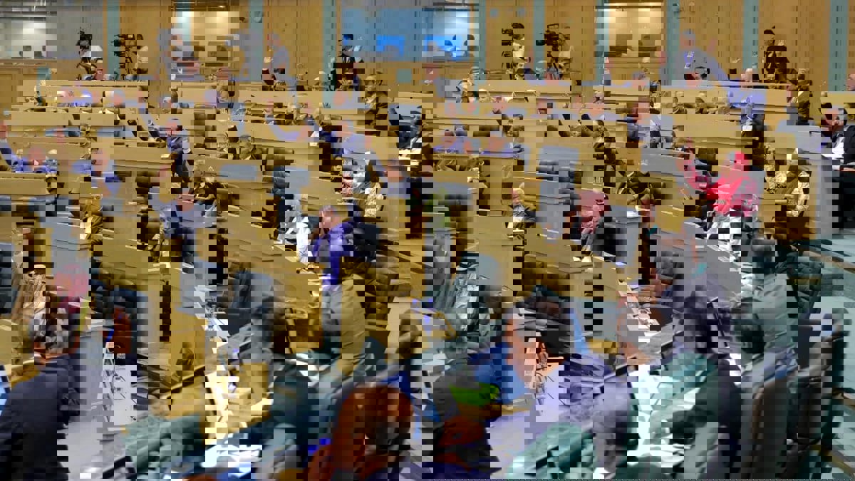 بعد مناقشات صاخبة.. مجلس النواب الأردني يغلظ عقوبة الجرائم الإلكترونية