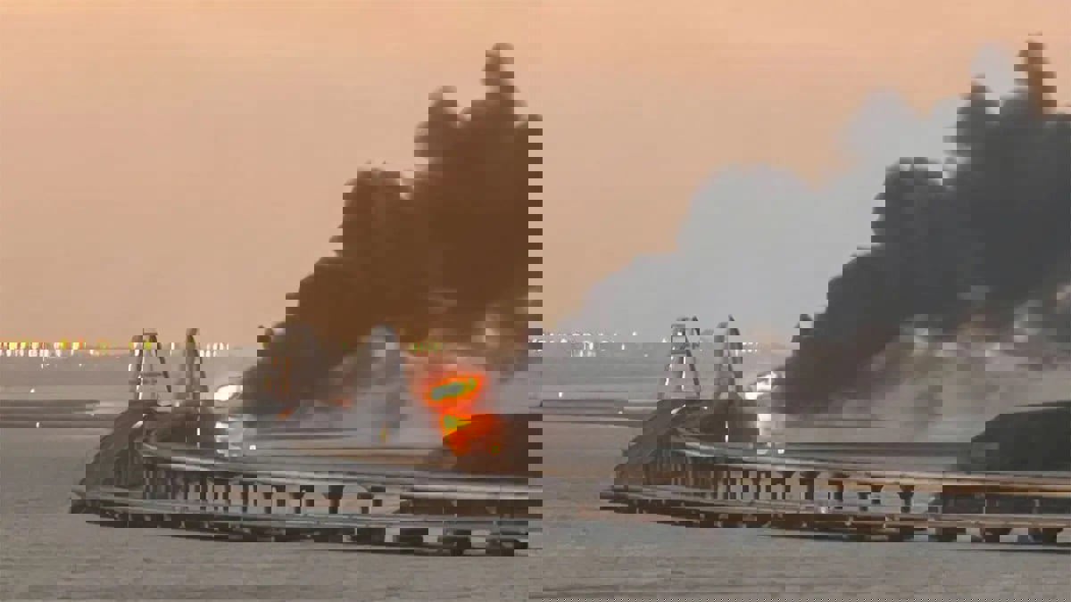 كيف سيؤثر ضرب جسر القرم على إستراتيجية بوتين الحربية؟