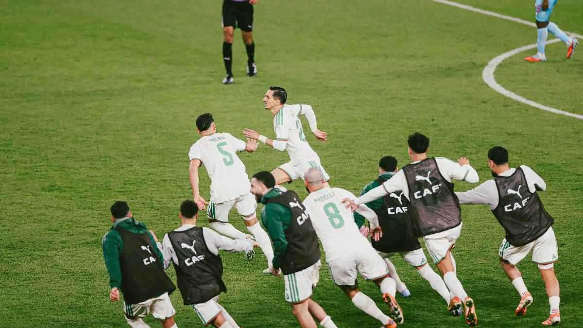 عادل بولبينة.. منقذ منتخب الجزائر القادم من مدرجات المشجعين 