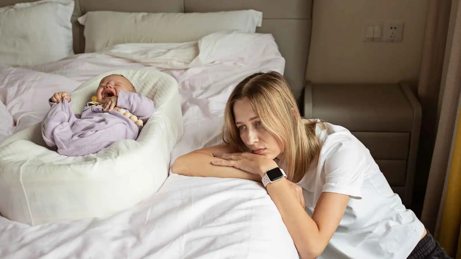 انتحار كل 20 يوماً.. من يحمي الأمهات الشابات من أخطر تهديد بعد الولادة؟