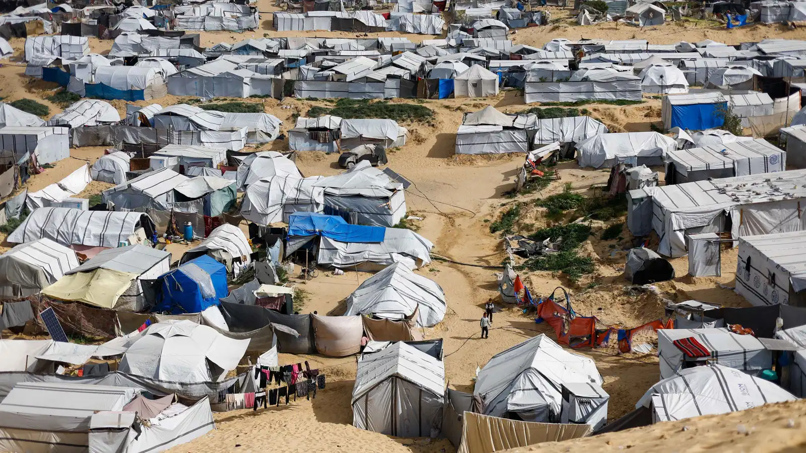 خان يونس.. 3 قتلى في قصف إسرائيلي على خيام النازحين