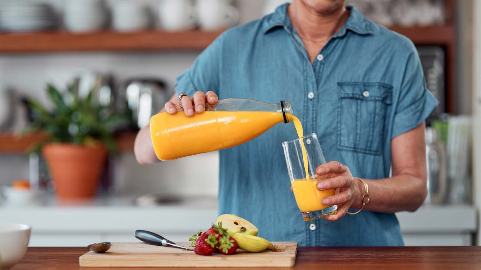 "صنع في المنزل".. أفضل 5 مشروبات غذائية لكبار السن