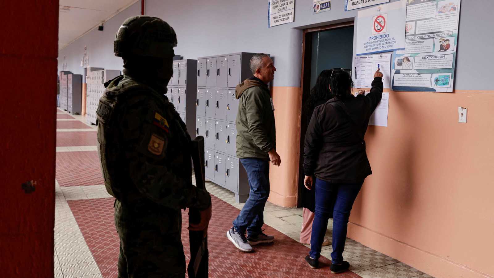 استفتاء على الدستور يحدد مستقبل القواعد الأجنبية في الإكوادور