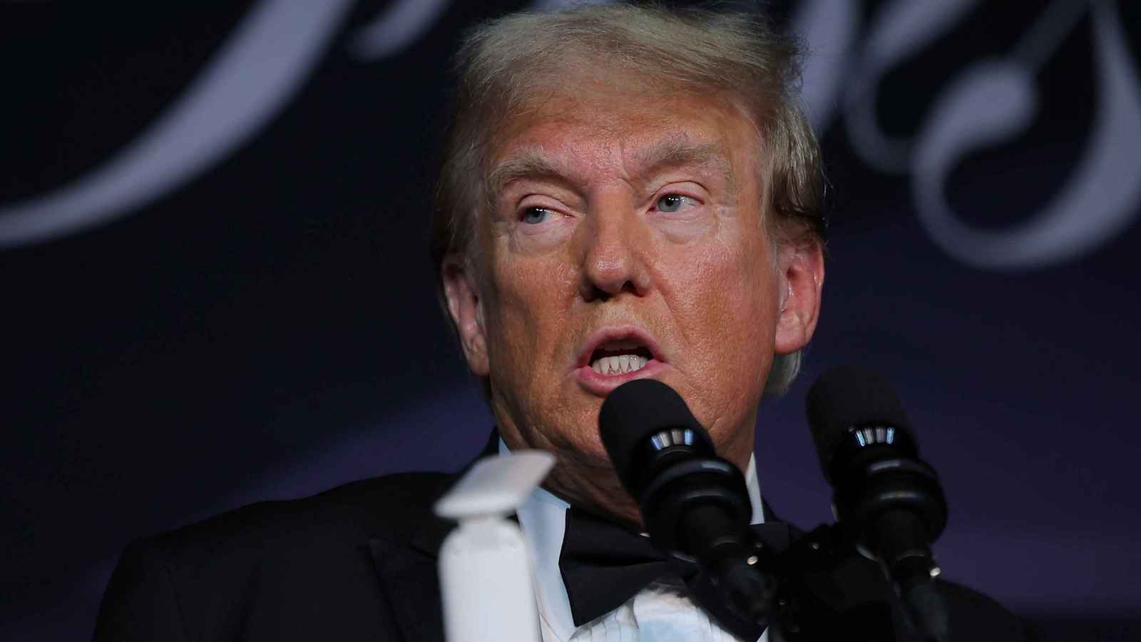 ترامب يتعهد بـ"جيش قوي" و"إنهاء الحروب"