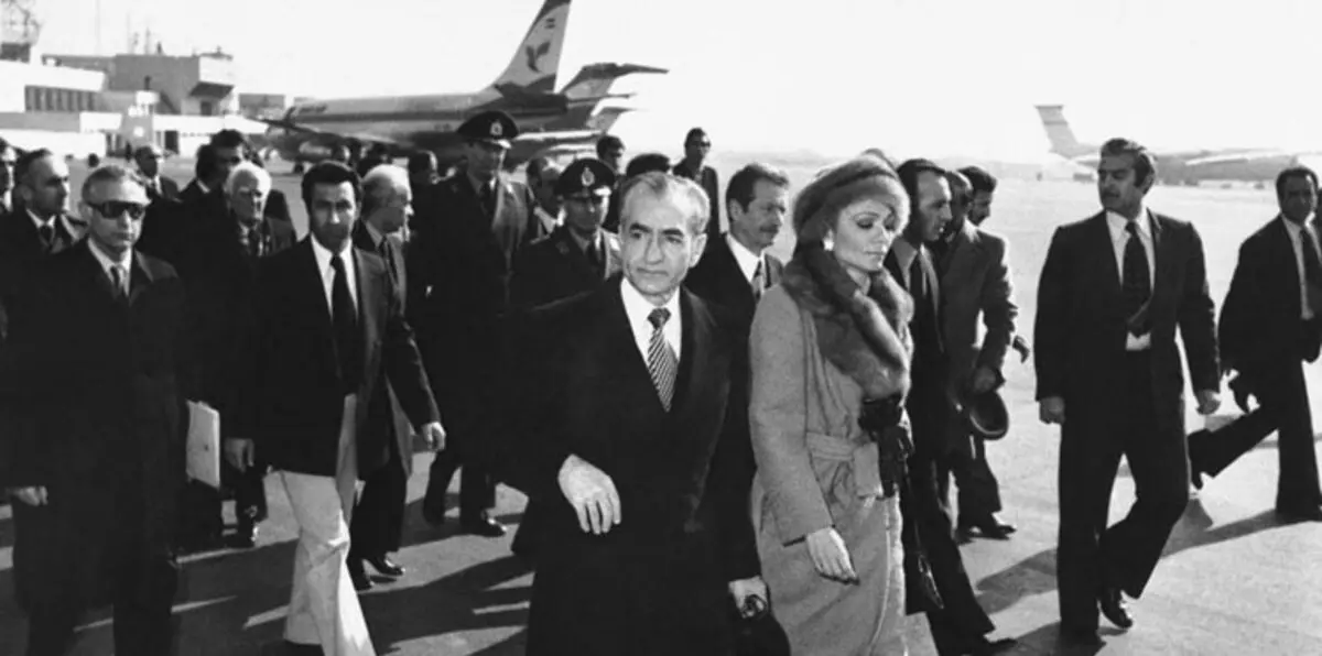 "سقوط الجنة".. من موسى الصدر إلى أيام شاه إيران الأخيرة