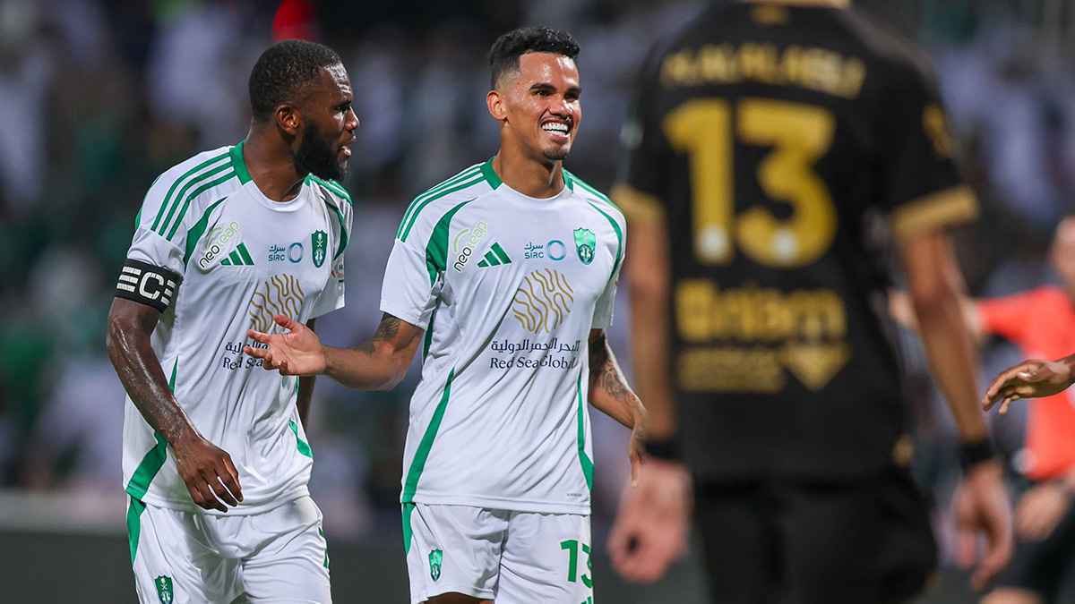 الأهلي السعودي يضع شرطا مهما لرحيل نجم الفريق