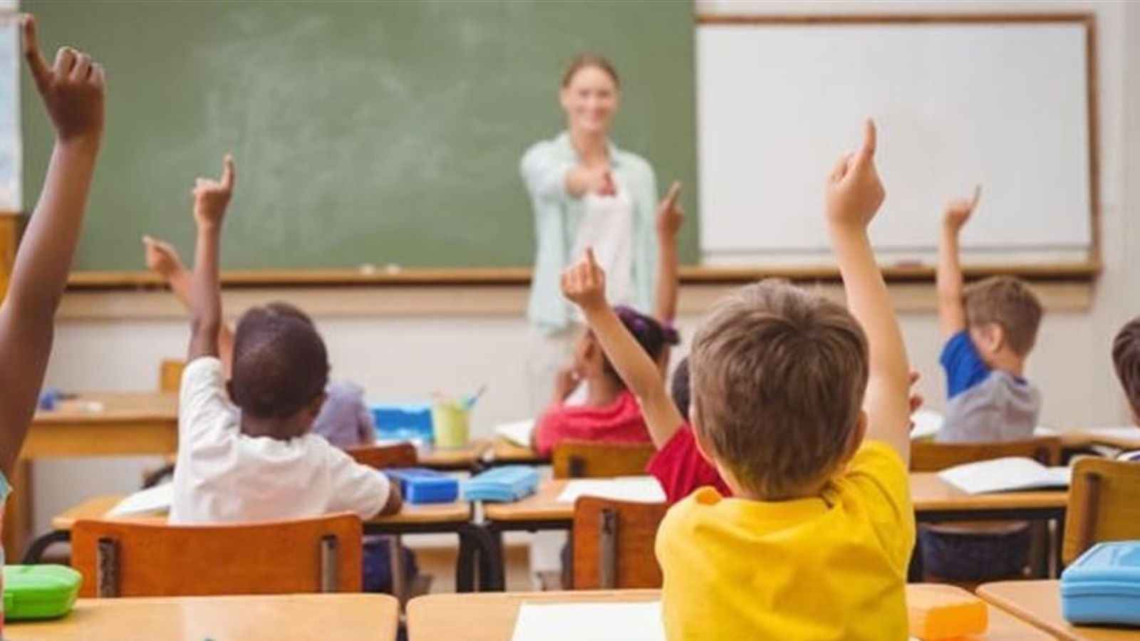 فضيحة مدوية.. معلمة تمارس الجنس مع تلميذها القاصر (صورة)