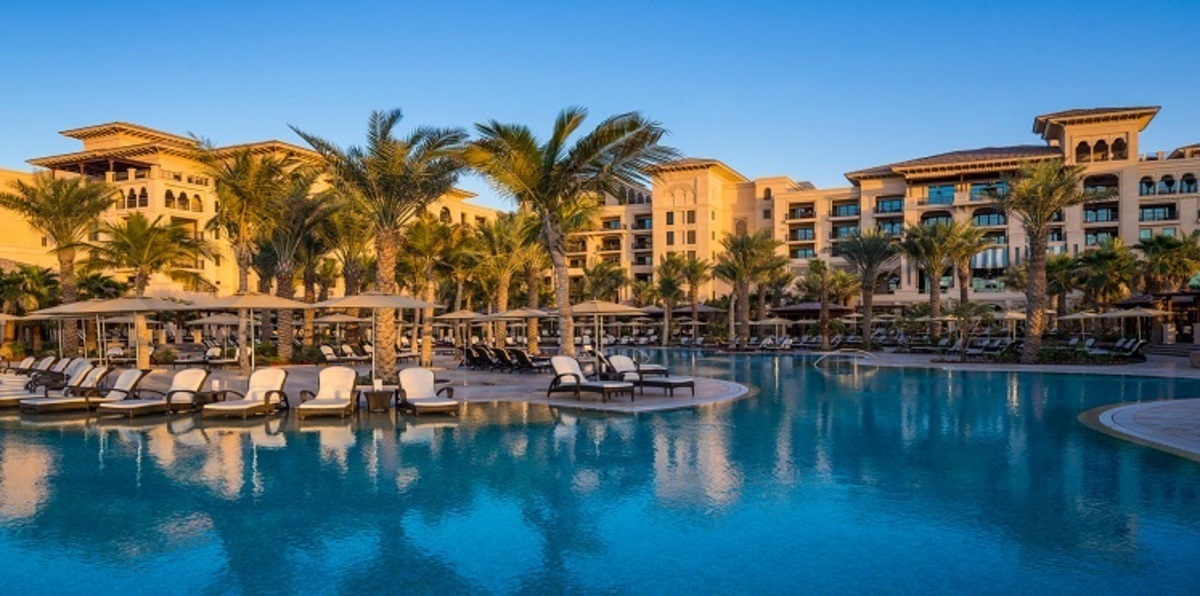 بالصور.. "فورسيزونز" العنوان الأفضل لـ"اللياقة البدنية" في 2016