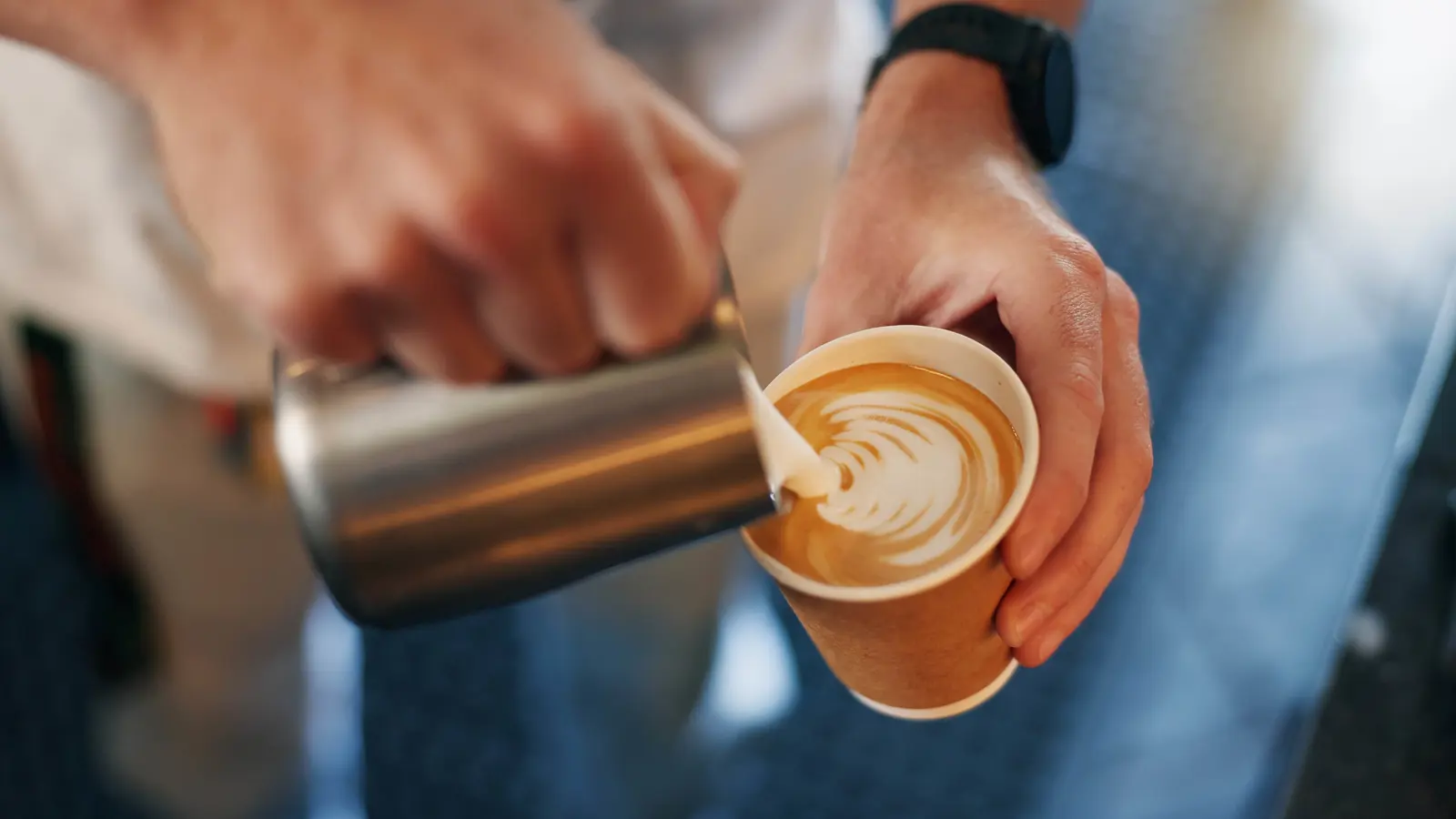 كم عدد أكواب القهوة التي يمكن تناولها يوميا؟