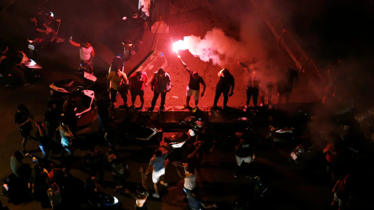 احتجاجات لبنان.. الحكومة تتراجع عن "ضريبة الواتساب" وتقرر تعطيل الدراسة